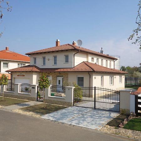 Aura Apartman Hajduszoboszlo Room photo