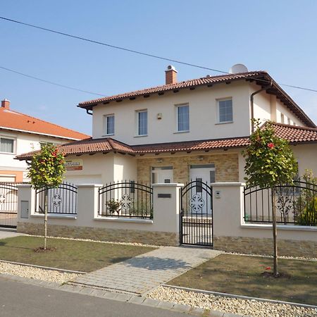 Aura Apartman Hajduszoboszlo Room photo