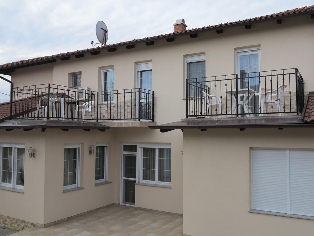 Aura Apartman Hajduszoboszlo Exterior photo