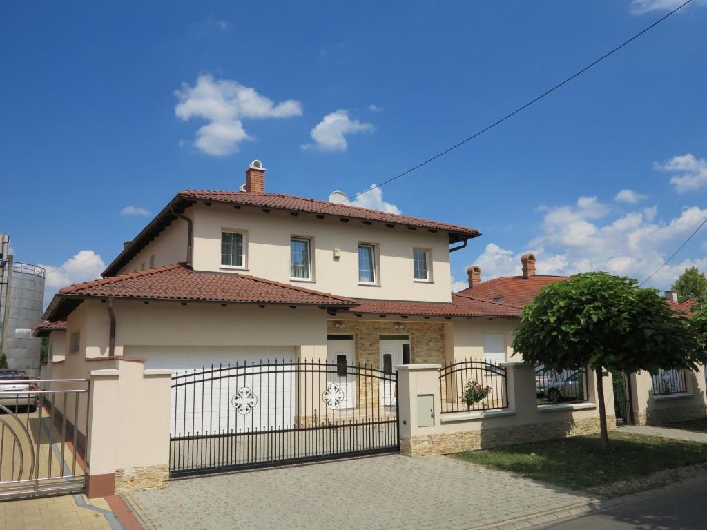 Aura Apartman Hajduszoboszlo Exterior photo